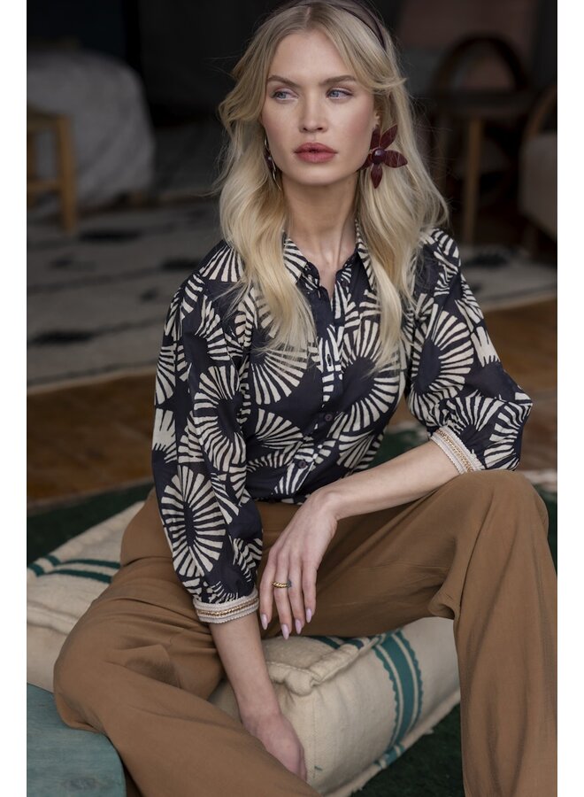 63208-20 999 Geisha blouse black/ecru