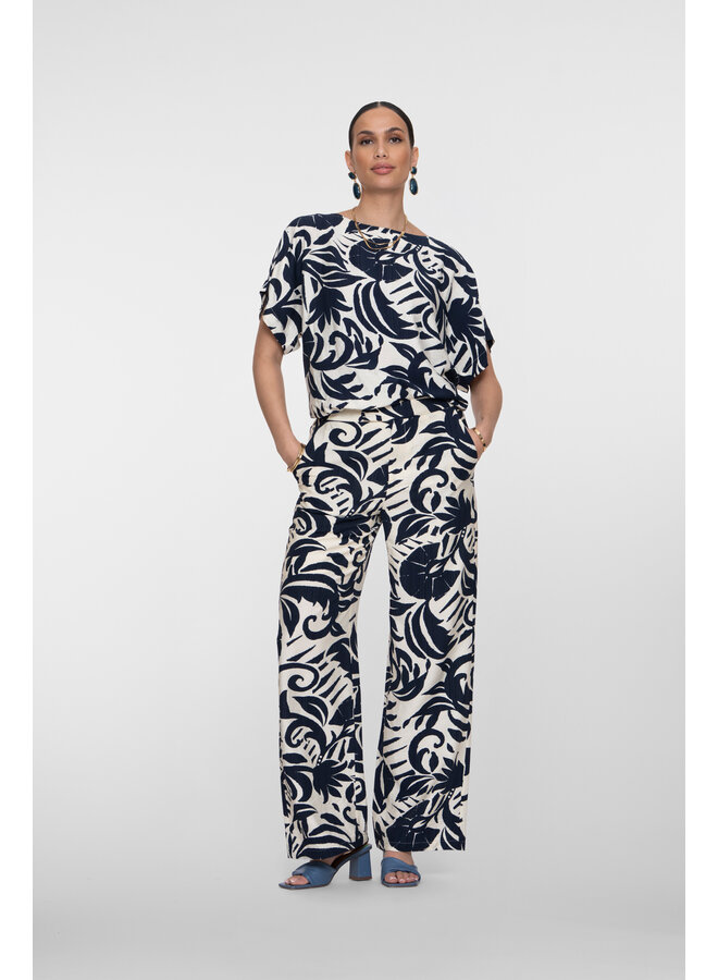 63236-26 675 Geisha Top flower bi-color navy/off-white