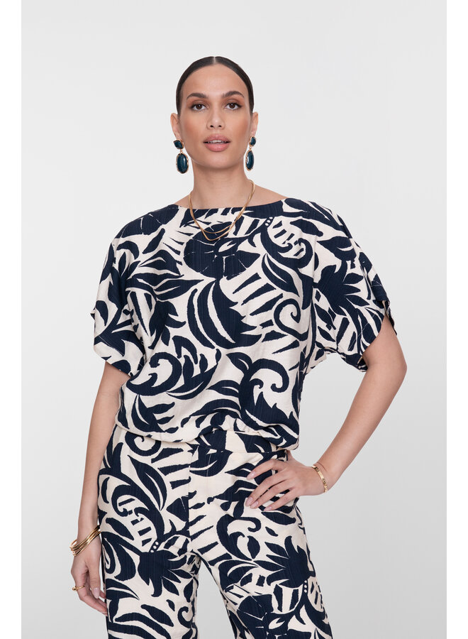 63236-26 675 Geisha Top flower bi-color navy/off-white