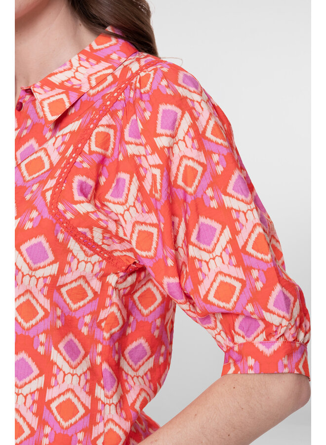 63195-20 450 Geisha blouse anderine red/Ecru