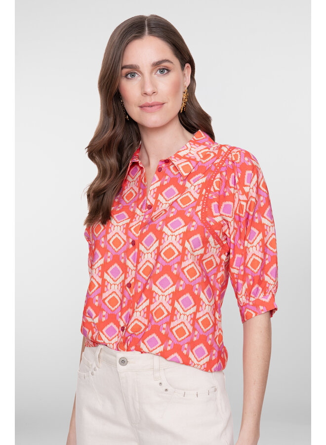 63195-20 450 Geisha blouse anderine red/Ecru