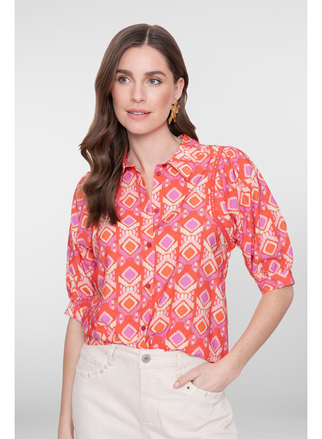 63195-20 450 Geisha blouse anderine red/Ecru