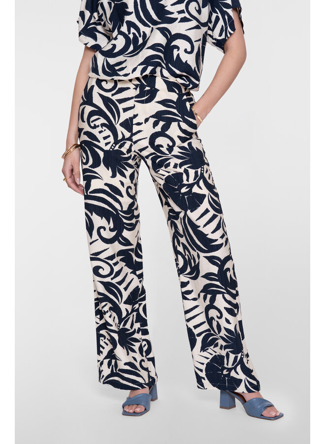 61141-26 675 Geisha Pants naive flower navy/off-white
