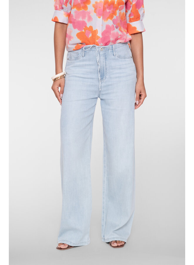 61318-10 830 Geisha Jeans wide bleached denim