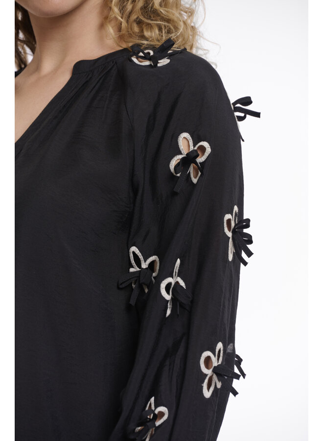 Ginger.7002623 Rino&Pelle Long balloon sleeve blouse  Black