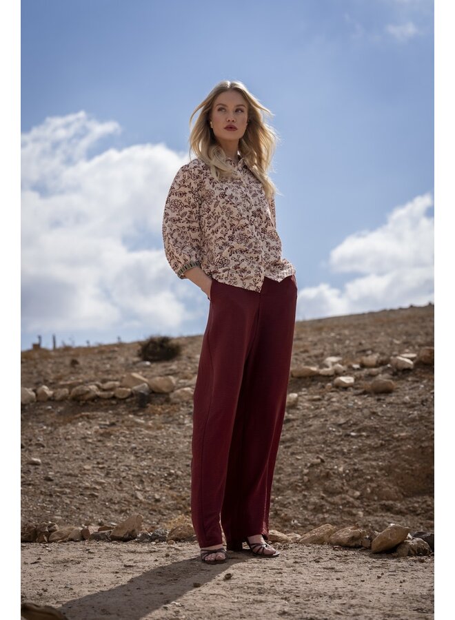 63191-20 718 Geisha blouse ecru/cherry red