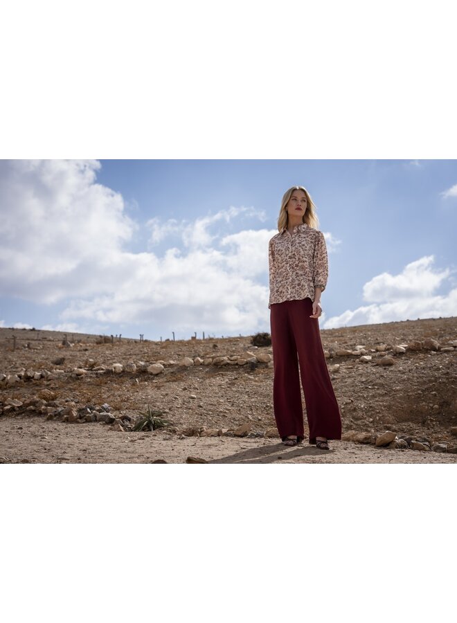 63191-20 718 Geisha blouse ecru/cherry red