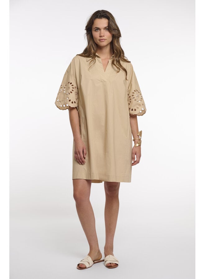 CeylinRegular.7002623 Rino&Pelle Regular length wide dress with sleeve detail  Oat