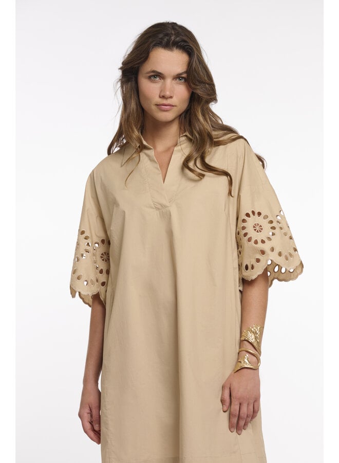 CeylinRegular.7002623 Rino&Pelle Regular length wide dress with sleeve detail  Oat