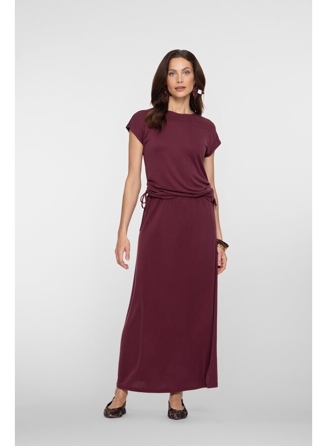 66364-20 470 Geisha skirt bordeaux