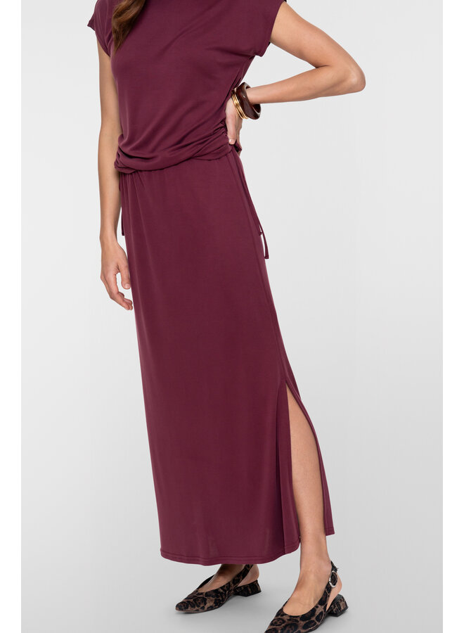 66364-20 470 Geisha skirt bordeaux