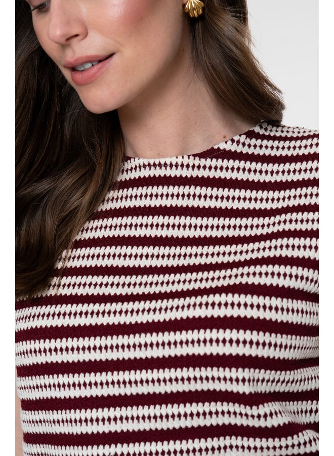 63486-20 010 Geisha top off-white/merlot