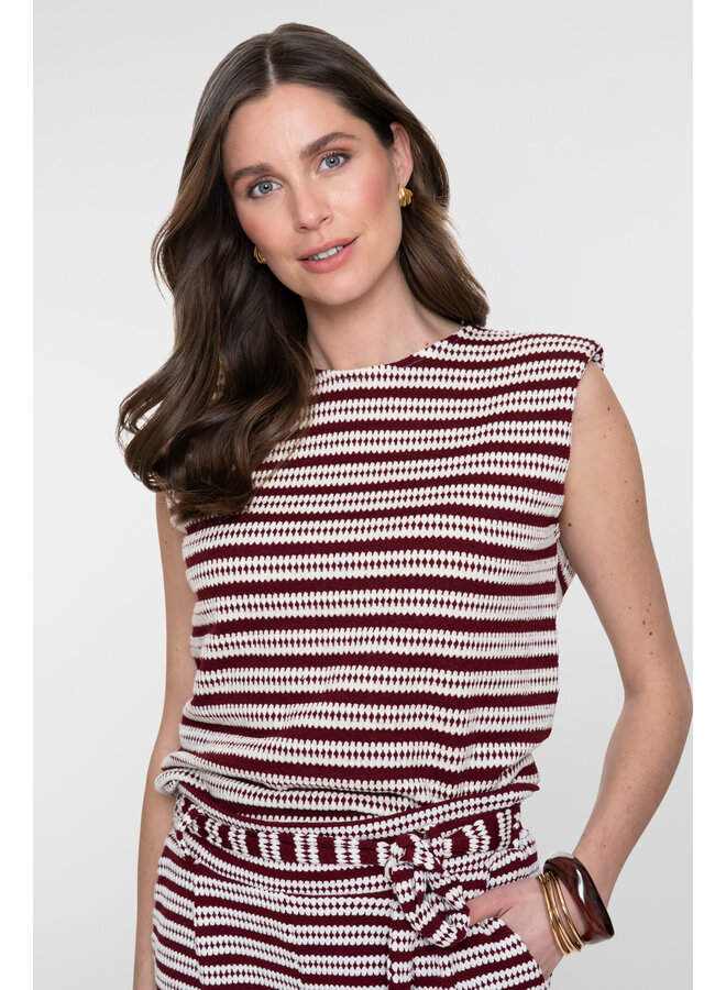 63486-20 010 Geisha top off-white/merlot