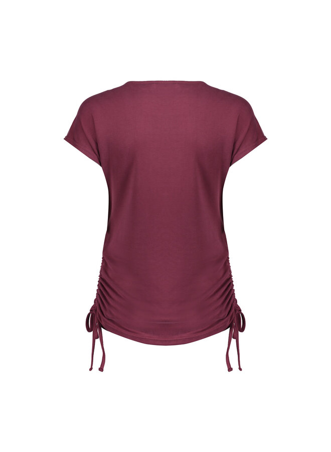 62330-20 470 Geisha top bordeaux