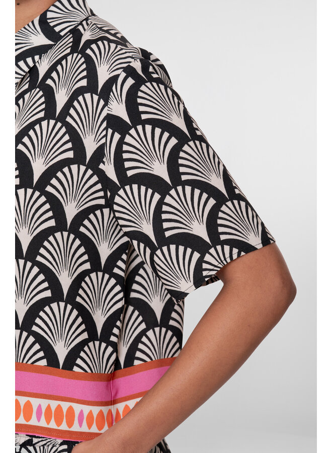 63467-20 999 Geisha blouse black/pink