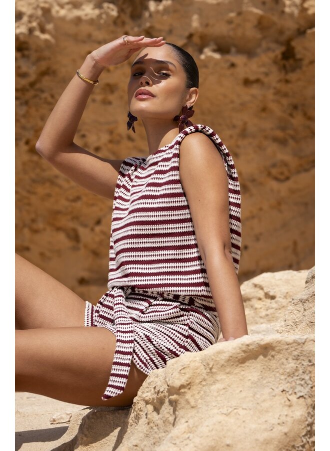 61428-20 010 Geisha short off-white/merlot
