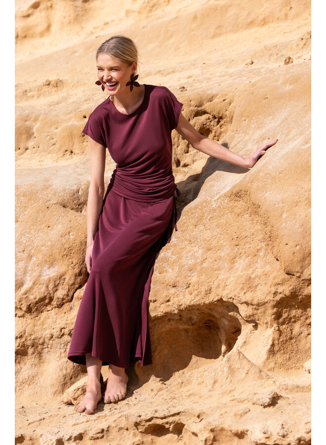 66364-20 470 Geisha skirt bordeaux