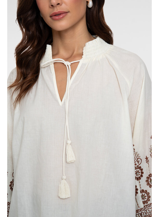 63434 10 Geisha Blouse embroidered sleeves Off white