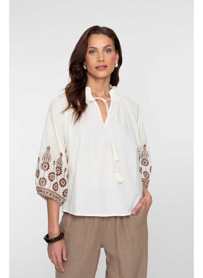 63434 10 Geisha Blouse embroidered sleeves Off white