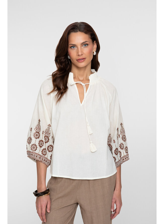 63434 10 Geisha Blouse embroidered sleeves Off white