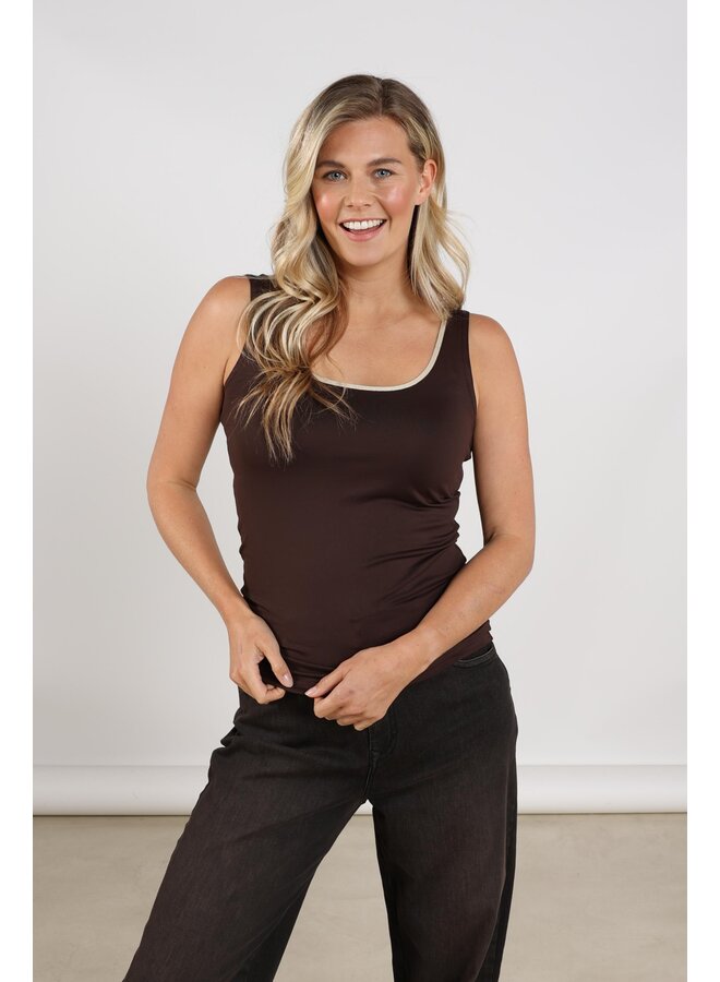 NKS06001 292 Nukus Juba Singlet Dark Chocolate/Gold