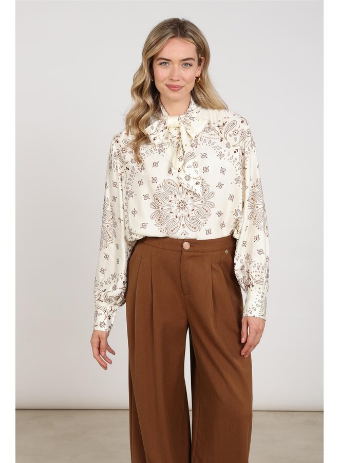 NKF02201 318 Nukus Angie Blouse Tie Paisley Offwhite/Toffee