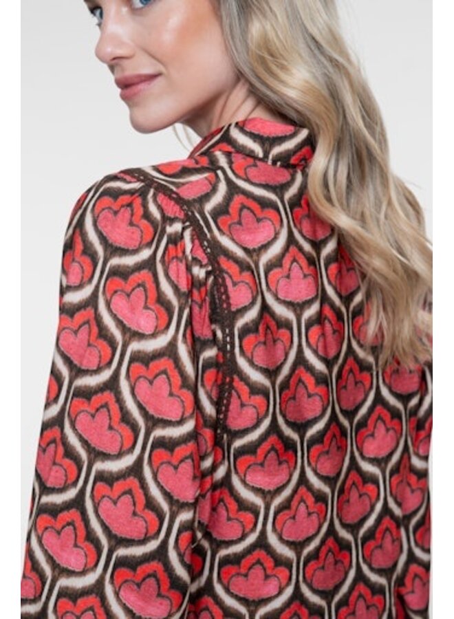 63641-20 450 Geisha blouse red/brown