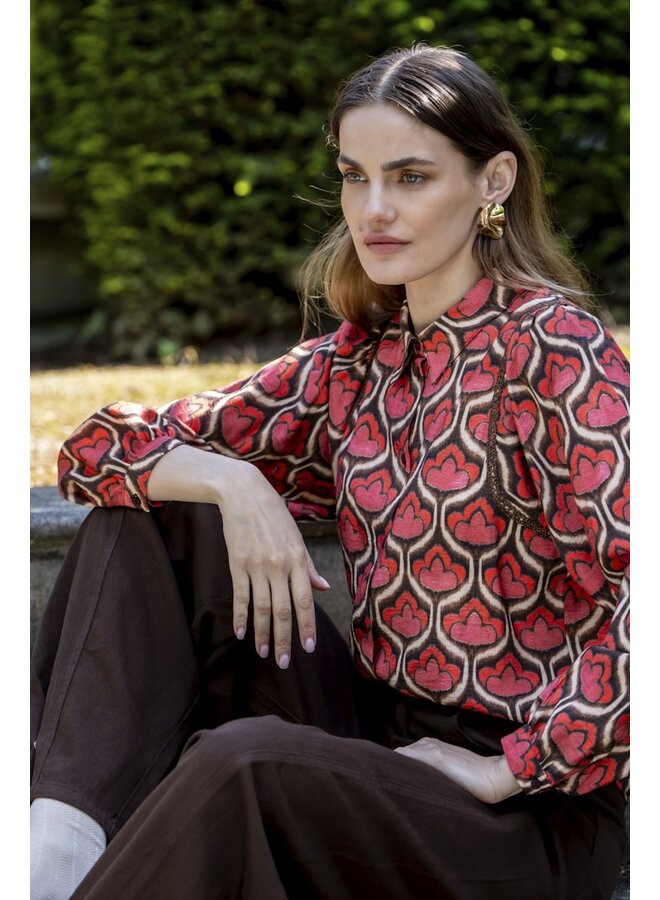 63641-20 450 Geisha blouse red/brown