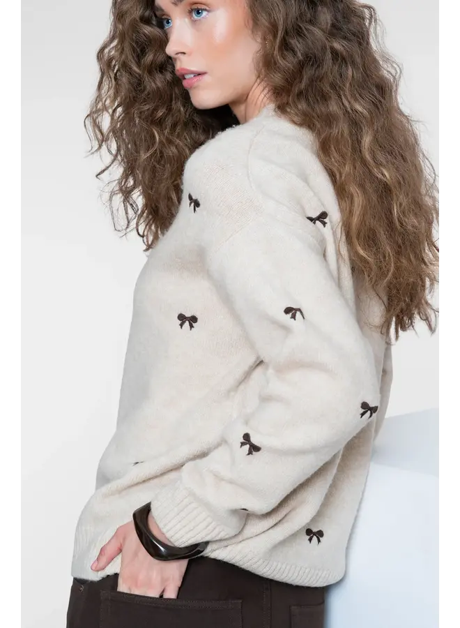64538-23 720 Geisha Pullover embro bowtie sand/dark brown
