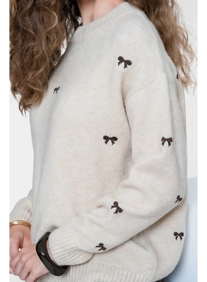 64538-23 720 Geisha Pullover embro bowtie sand/dark brown