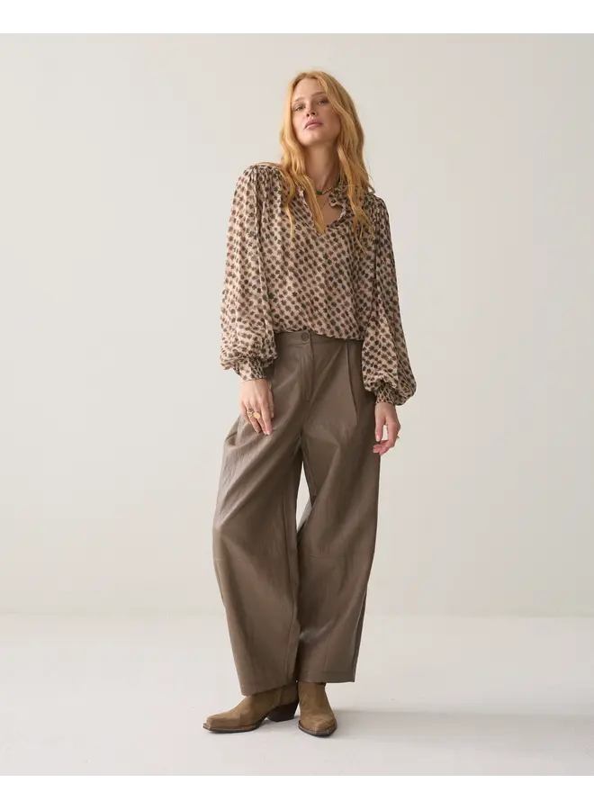 4s3043-12526 708 Summum Balloon trouser Soft faux leather Light taupe