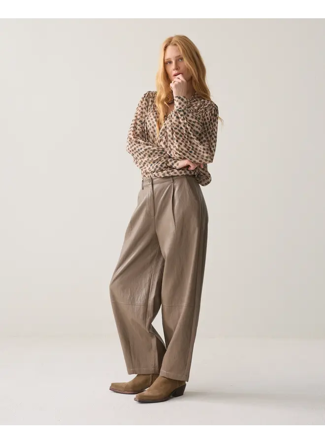 4s3043-12526 708 Summum Balloon trouser Soft faux leather Light taupe