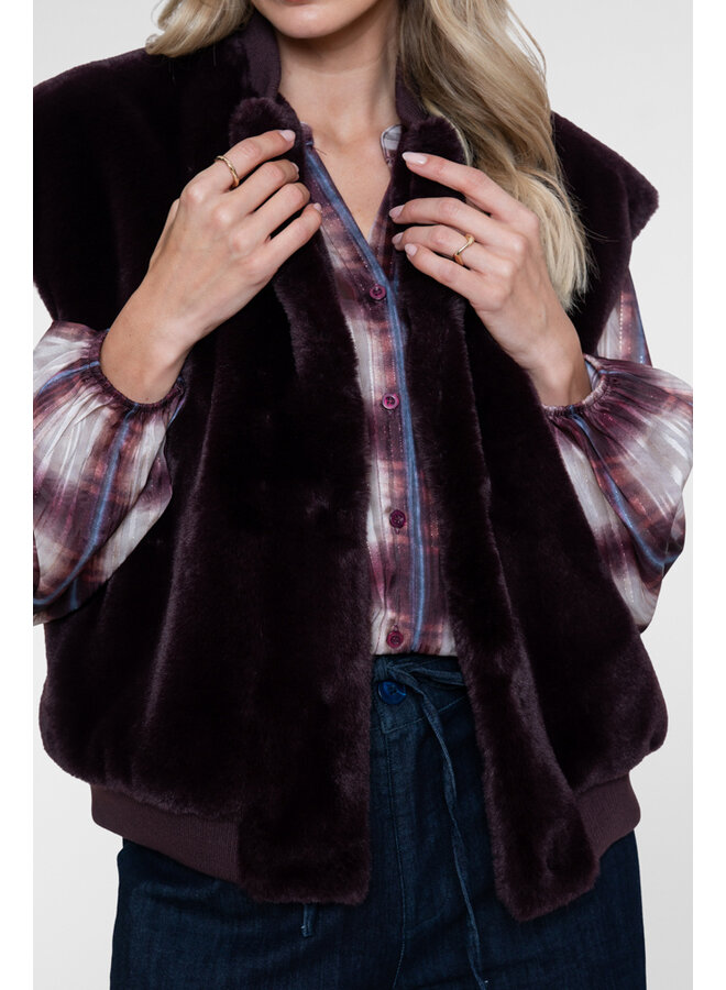 65559-21 480 Geisha Gilet fur with rib burgundy