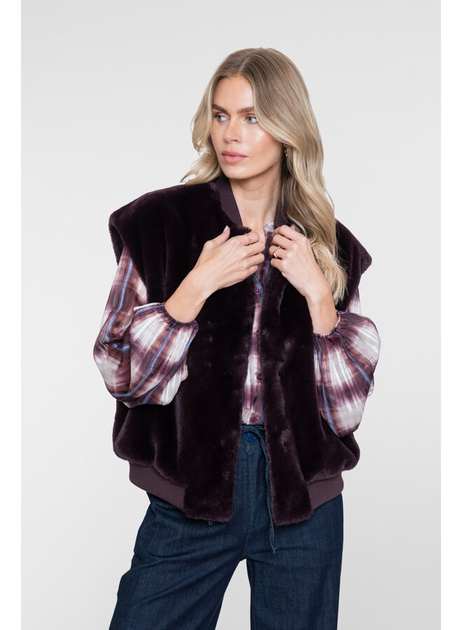 65559-21 480 Geisha Gilet fur with rib burgundy