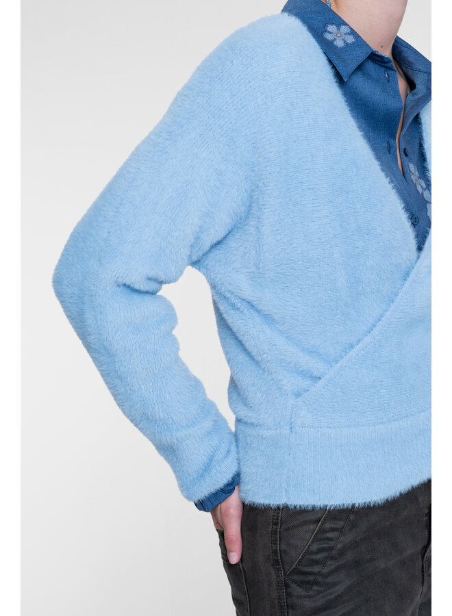 64512-10 625 Geisha Cross over hairy top blue