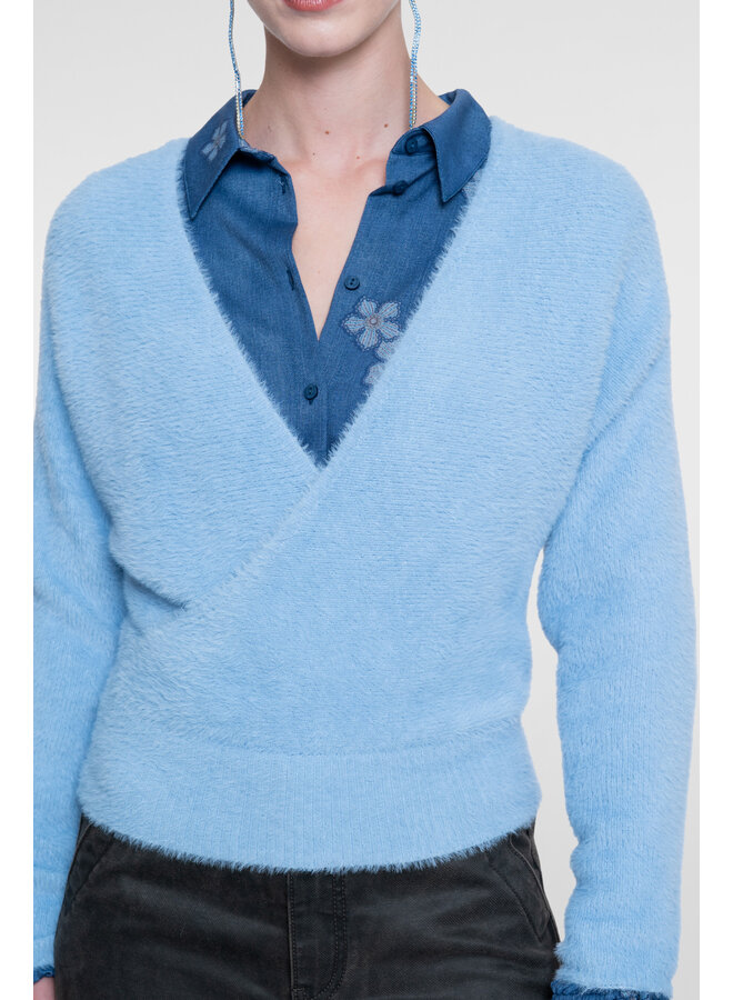 64512-10 625 Geisha Cross over hairy top blue