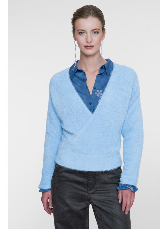 64512-10 625 Geisha Cross over hairy top blue