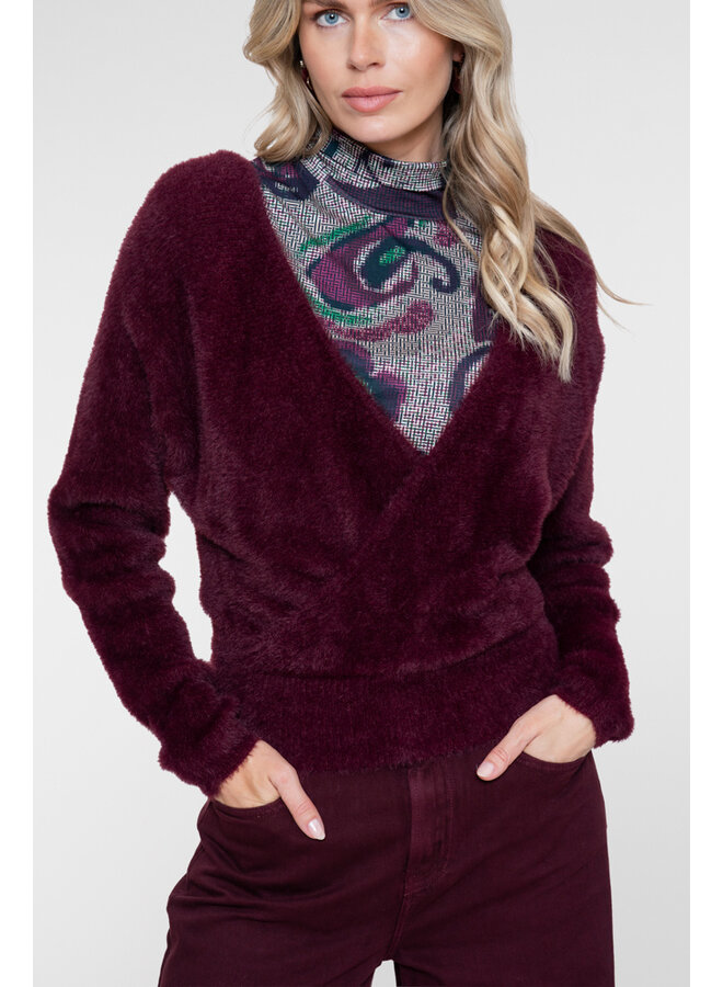 64512-10 480 Geisha Cross over hairy top burgundy