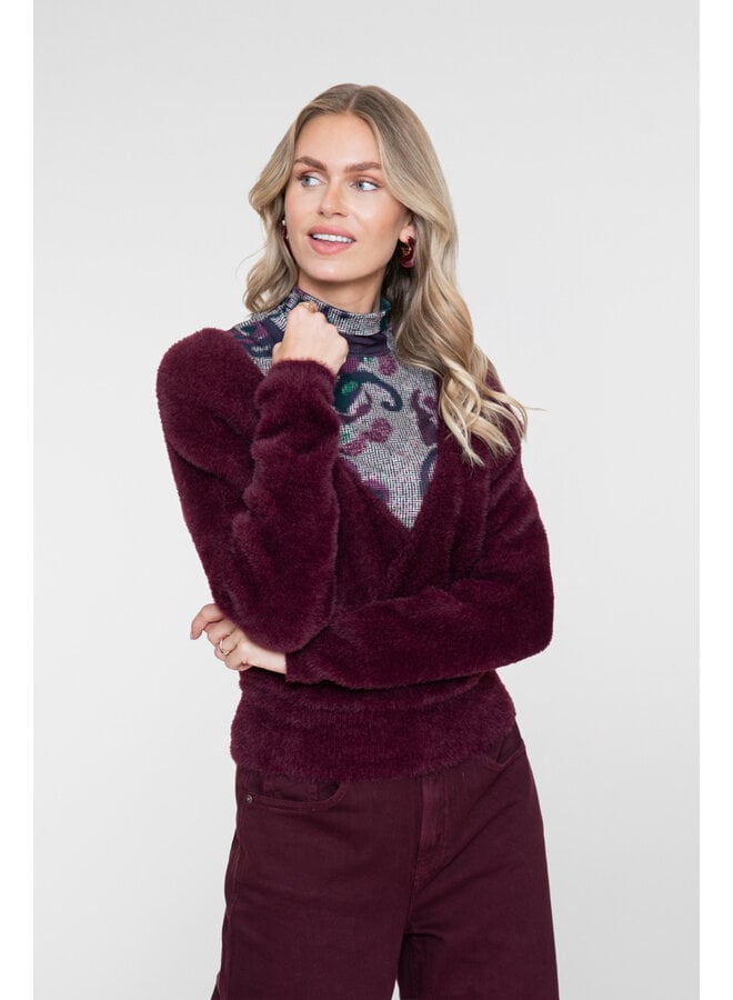64512-10 480 Geisha Cross over hairy top burgundy