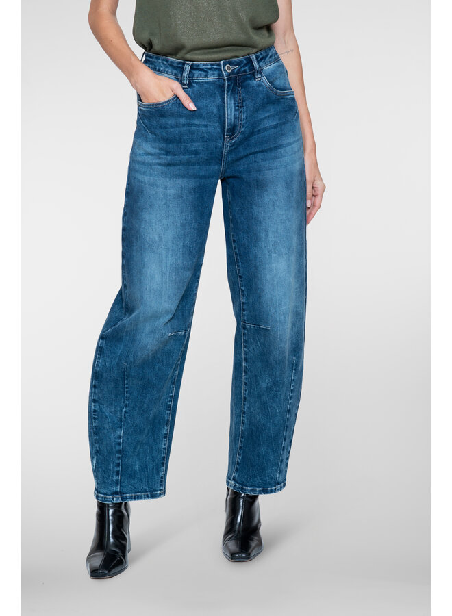 61803-10 827 Geisha Jeans barrel mid blue denim