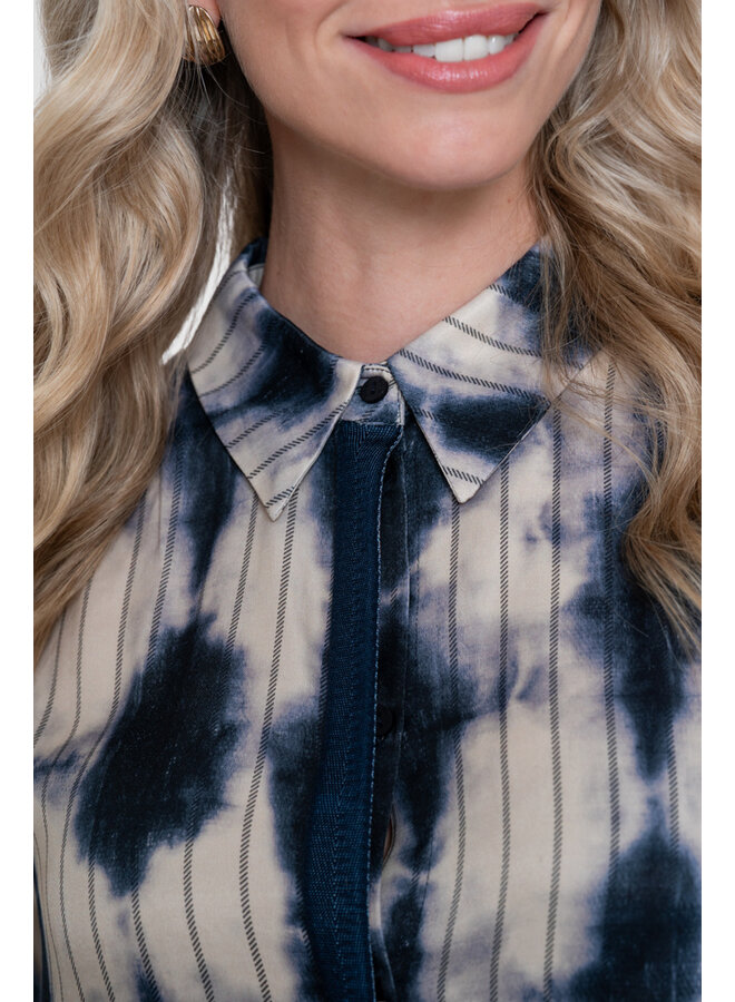 63902-20 685 Geisha blouse dark blue/ecru