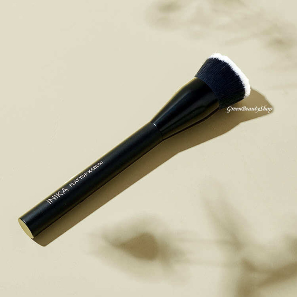 Inika Organic Platte Kabuki Kwast Inika Organic Platte Kabuki Kwast