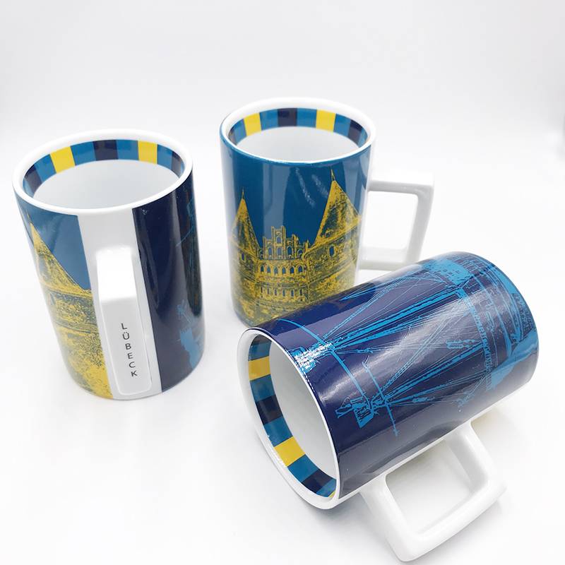 ART-DOMINO® BY SABINE WELZ LUBECK CITY-MUG - 01