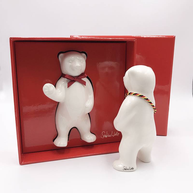 MAGNET-STORIES Porcelain bear from Berlin