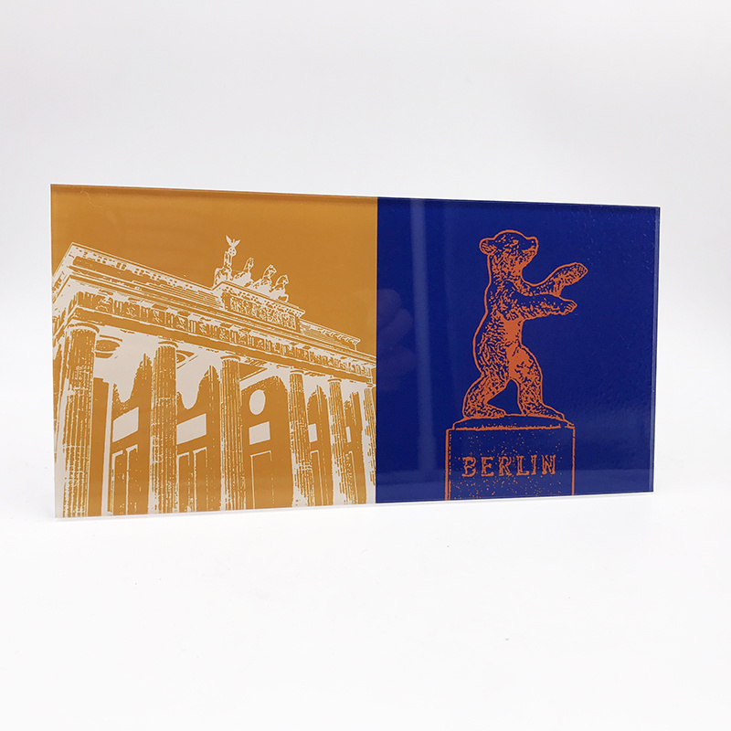 MAGNET-STORIES Berlin - Brandenburg Gate + Bear of Berlin