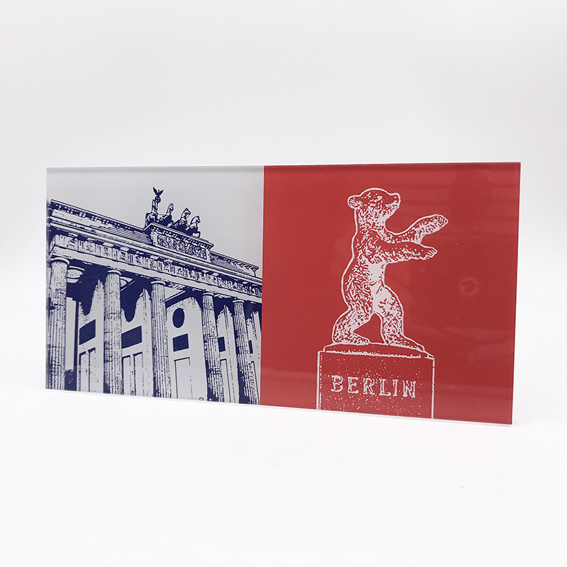 MAGNET-STORIES Berlin - Brandenburg Gate + Bear of Berlin
