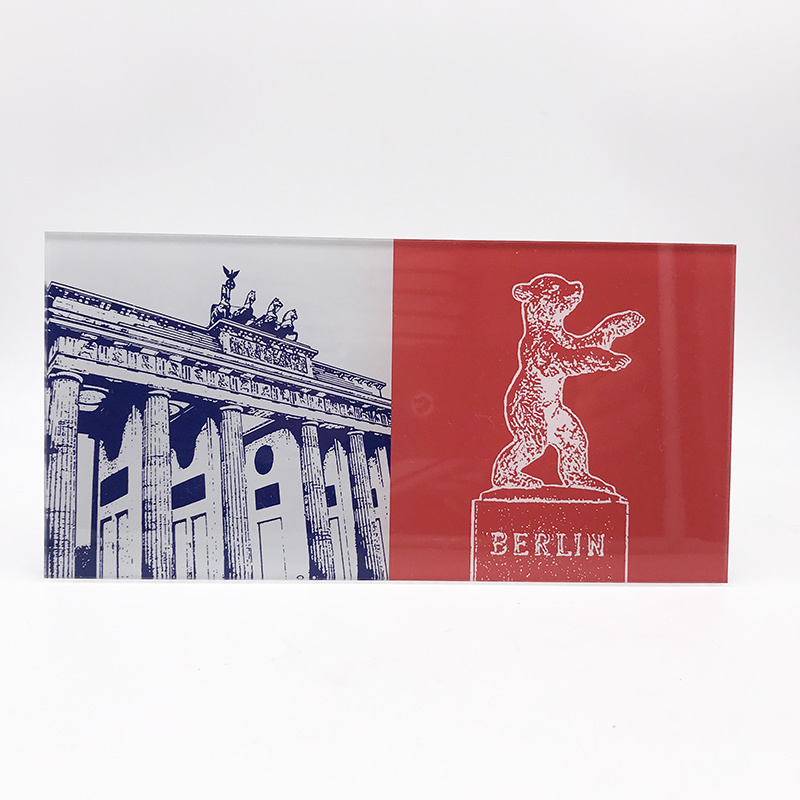 MAGNET-STORIES Berlin - Brandenburg Gate + Bear of Berlin
