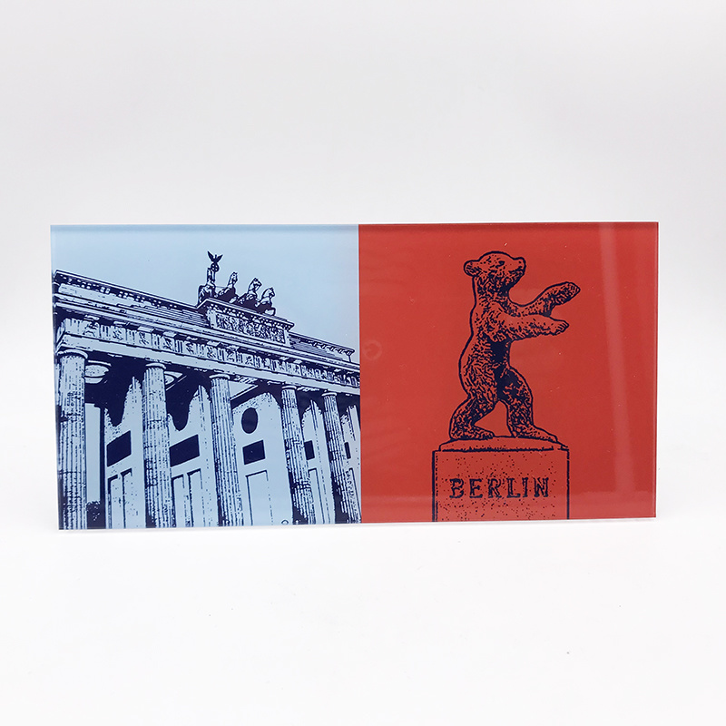 MAGNET-STORIES Berlin - Brandenburg Gate + Bear of Berlin