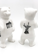 MAGNET-STORIES Berliner Bär aus Porzellan - Mit Berlin Tattoos