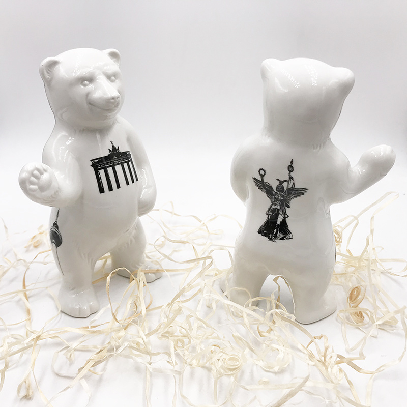 MAGNET-STORIES Porcelain bear from Berlin - With Berlin Tattoos